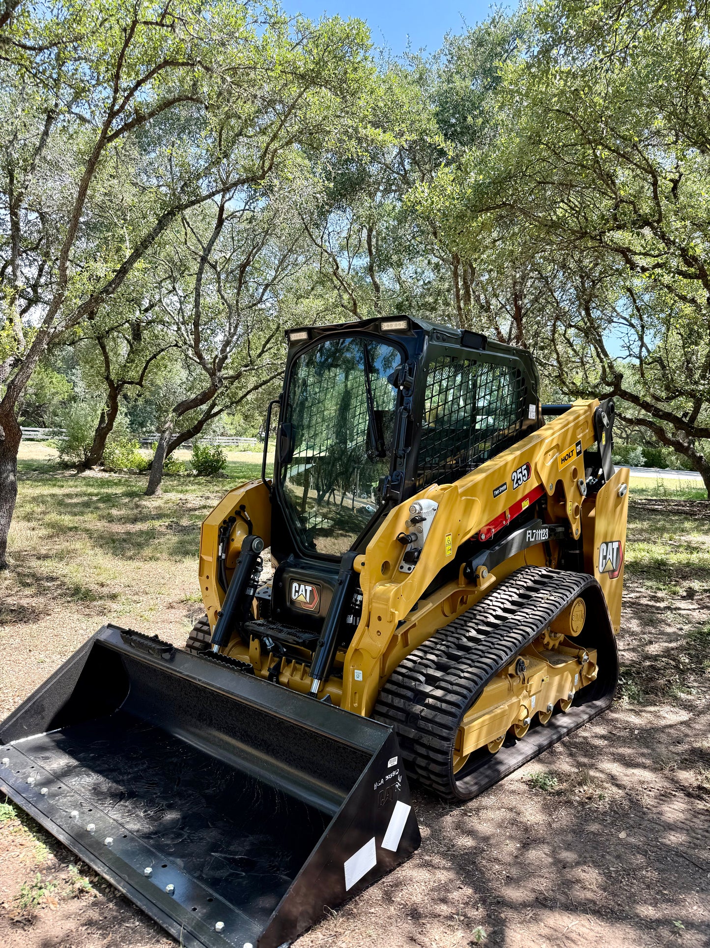 CAT 255 CLOSED CABIN COMPACT TRACK LOADER