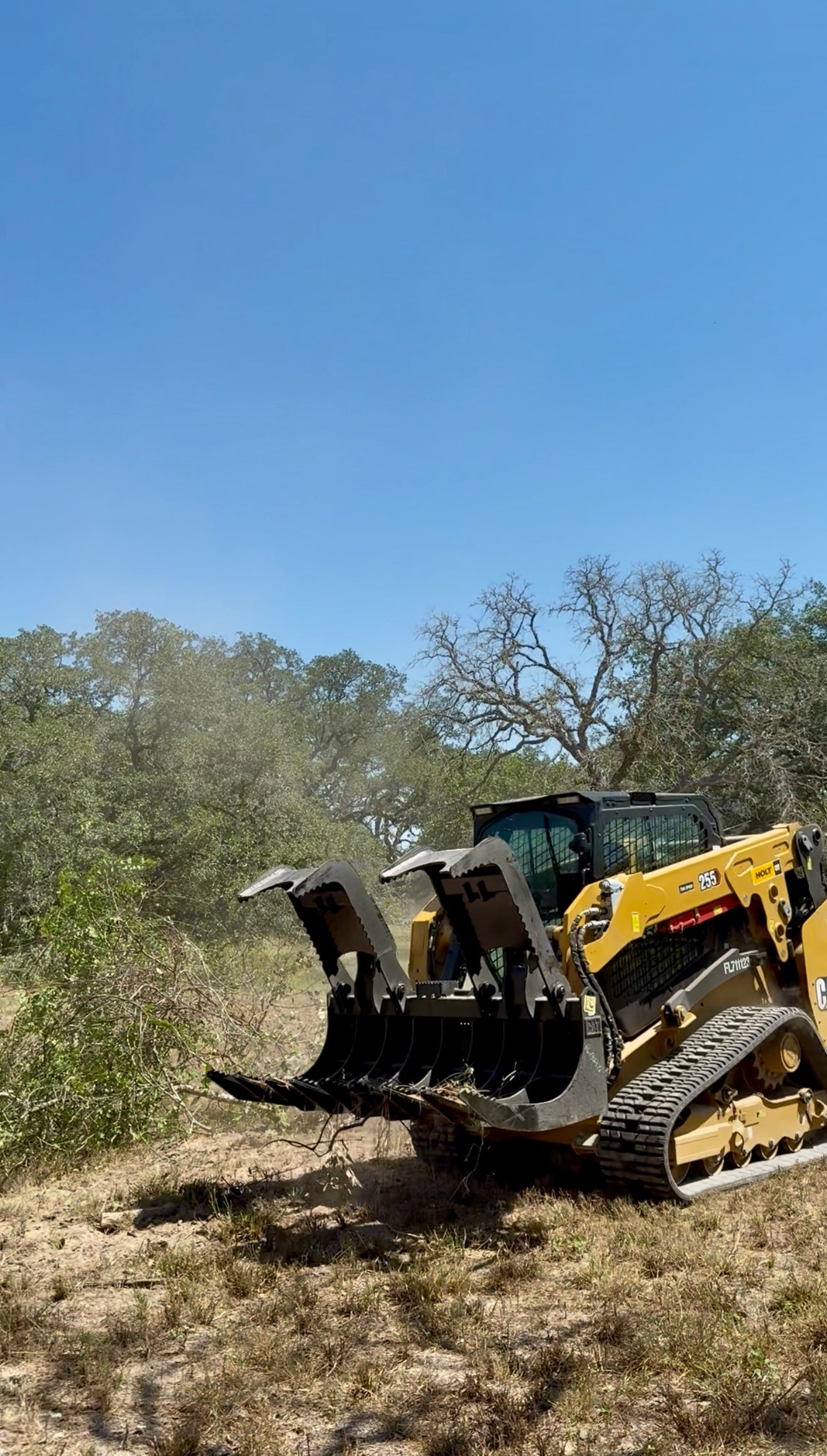 CAT 255 CLOSED CABIN COMPACT TRACK LOADER